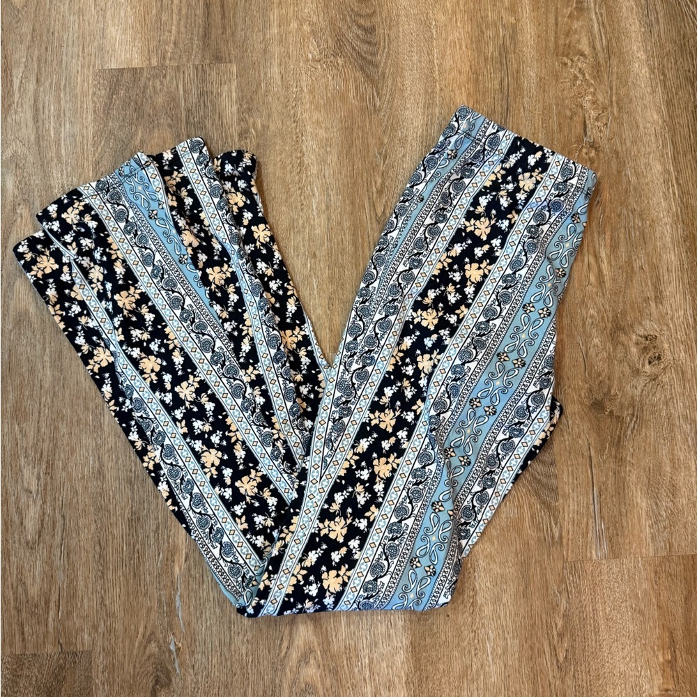 Forever 21 Black and Blue Patterned Leggings